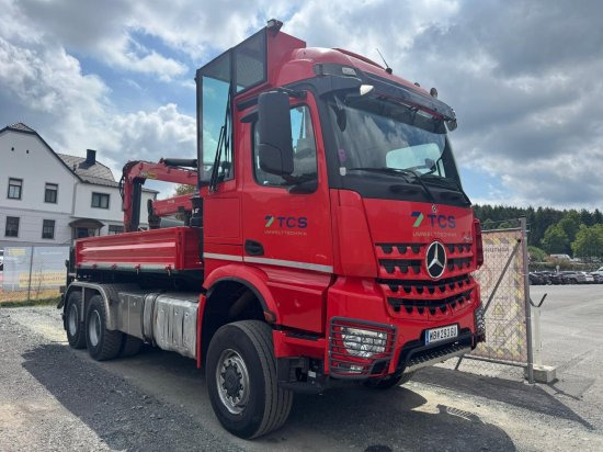 Mercedes-Benz AROCS 3552 963-2F Epsilon M100L86 Kran ? Leistungsstarker Holzladekran mit hoher Reichweite - Camión grúa: foto 2 Mercedes-Benz AROCS 3552 963-2F Epsilon M100L86 Kran ? Leistungsstarker Holzladekran mit hoher Reichweite - Camión grúa: foto 2