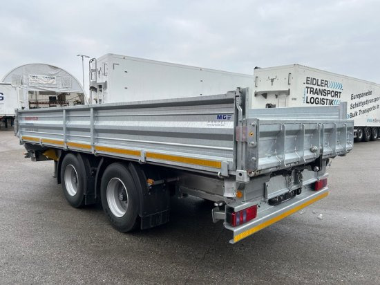 Möslein Tandemkipper-Tieflader, 3 Seitenkipper mit Einschubrampen - Remolque góndola rebajadas: foto 5 Möslein Tandemkipper-Tieflader, 3 Seitenkipper mit Einschubrampen - Remolque góndola rebajadas: foto 5