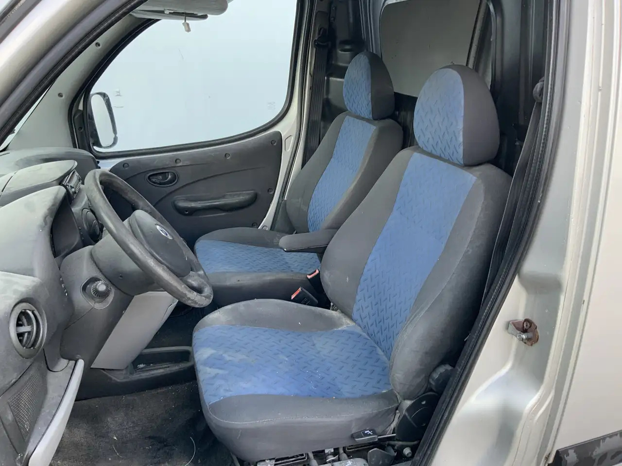 Fiat Doblo 1.3 MultiJet Basis Marge Geen BTW Export - Furgoneta pequeña: foto 4 Fiat Doblo 1.3 MultiJet Basis Marge Geen BTW Export - Furgoneta pequeña: foto 4