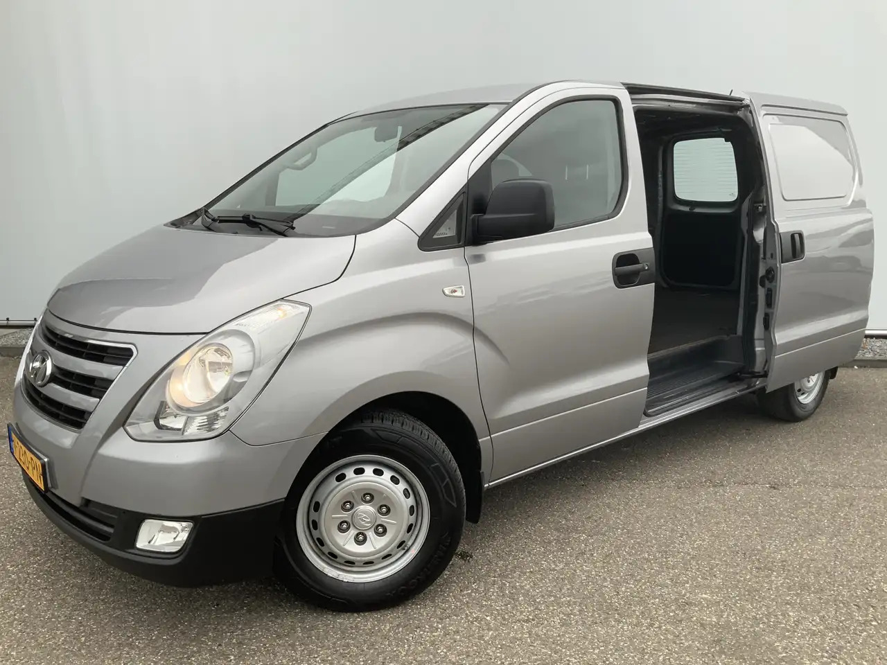 Hyundai H 300 2.5 CRDi Dynamic Dub Schuifdeur Airco Navi 3 Zits - Furgón: foto 2 Hyundai H 300 2.5 CRDi Dynamic Dub Schuifdeur Airco Navi 3 Zits - Furgón: foto 2