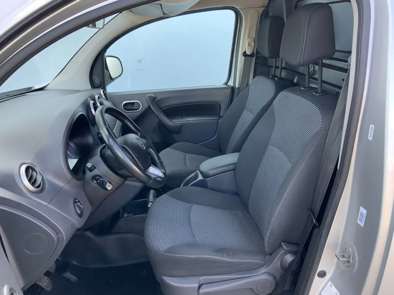 Mercedes-Benz Citan 109 CDI BlueEFFICIENCY Airco Cruise Euro 5 - Furgoneta pequeña: foto 4 Mercedes-Benz Citan 109 CDI BlueEFFICIENCY Airco Cruise Euro 5 - Furgoneta pequeña: foto 4