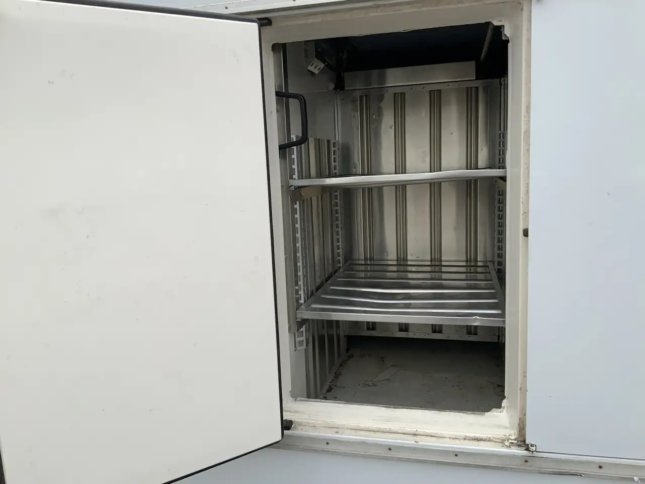 Mercedes-Benz Sprinter 310 2.2 CDI 366 ijswagen 40 gr _0 Deuren 10 Euro 5 - Furgoneta frigorifica: foto 5 Mercedes-Benz Sprinter 310 2.2 CDI 366 ijswagen 40 gr _0 Deuren 10 Euro 5 - Furgoneta frigorifica: foto 5