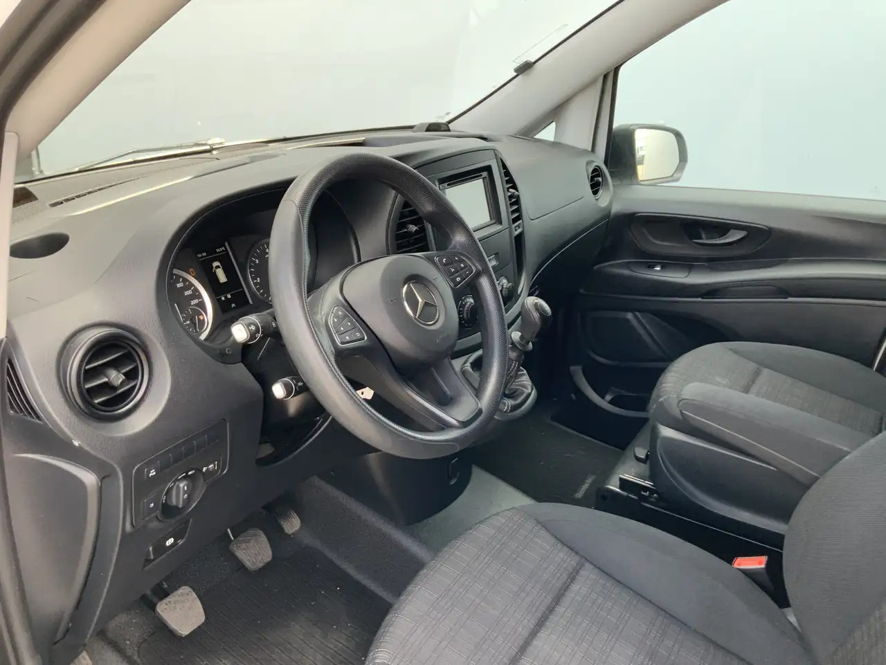 Mercedes-Benz Vito 110 CDI L2 Airco Cruise Navi Scherm Dakrail Euro 6 - Furgón: foto 5 Mercedes-Benz Vito 110 CDI L2 Airco Cruise Navi Scherm Dakrail Euro 6 - Furgón: foto 5