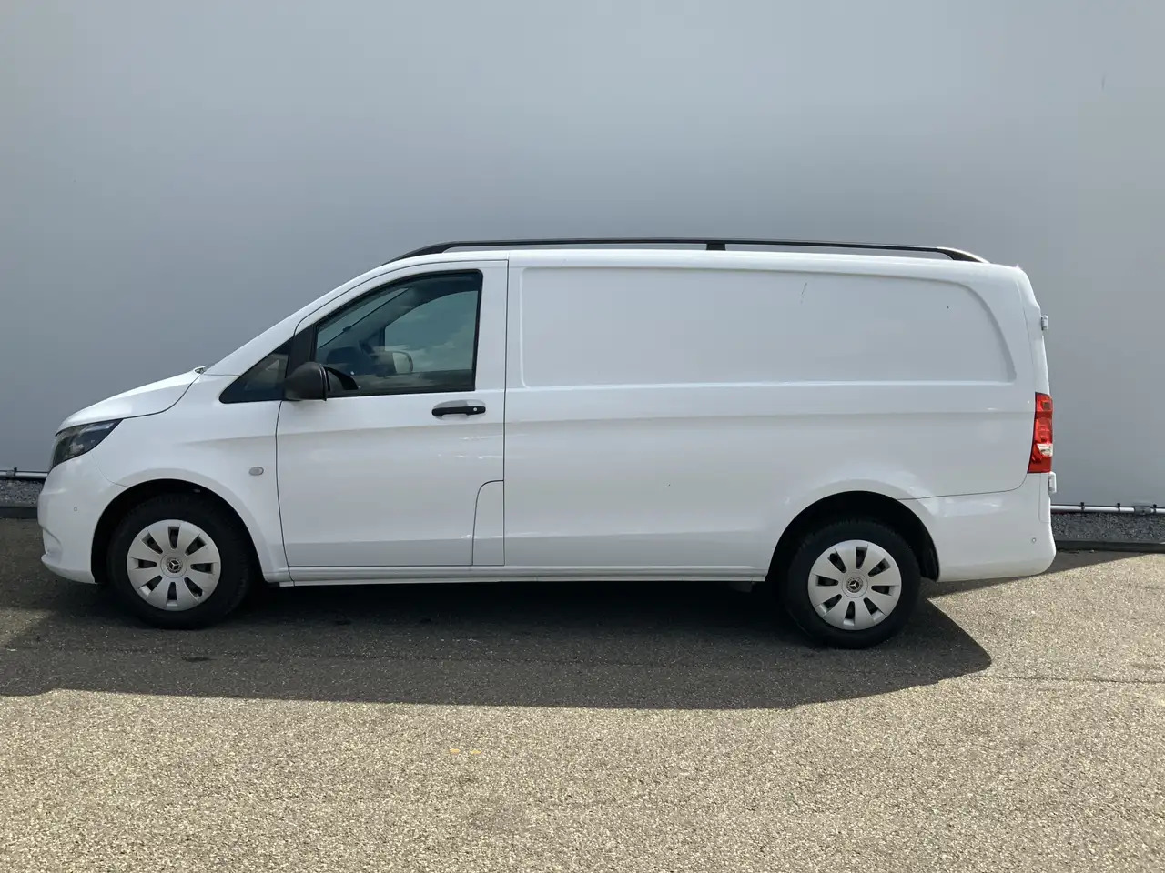 Mercedes-Benz Vito 110 CDI L2 Airco Cruise Navi Scherm Dakrail Euro 6 - Furgón: foto 3 Mercedes-Benz Vito 110 CDI L2 Airco Cruise Navi Scherm Dakrail Euro 6 - Furgón: foto 3