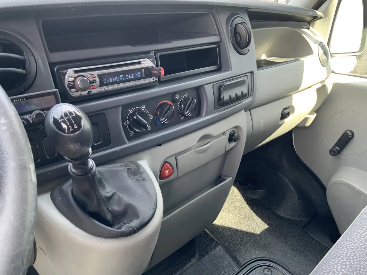 Opel Movano 1.9 CDTi L1H1(Koppeling Defect) 3 Zits Trekhaak 20 - Furgoneta pequeña: foto 4 Opel Movano 1.9 CDTi L1H1(Koppeling Defect) 3 Zits Trekhaak 20 - Furgoneta pequeña: foto 4