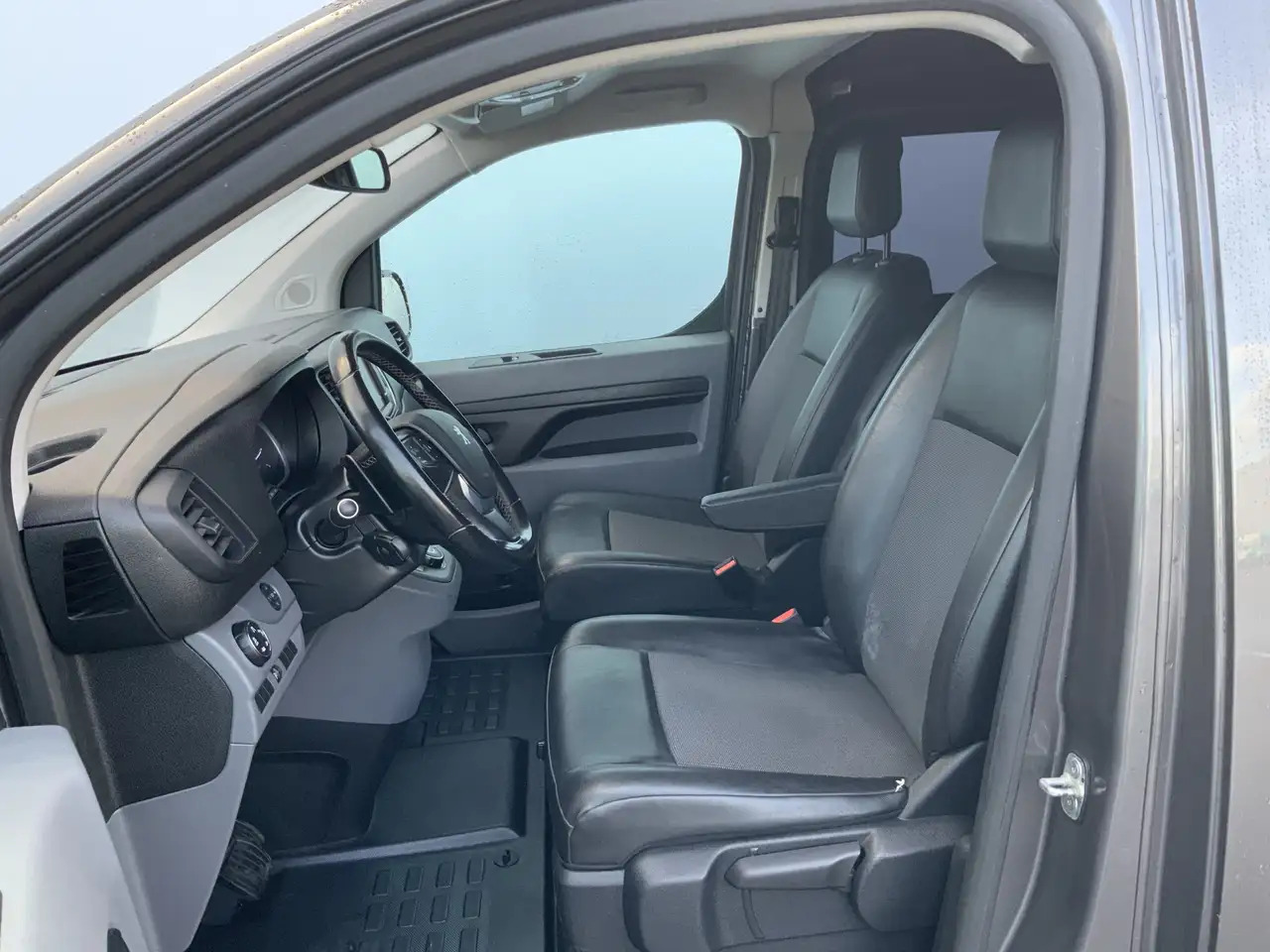 Peugeot Expert 227S 2.0 BlueHD(Koppakking Defect ) 180 Premium Pa - Furgón: foto 4 Peugeot Expert 227S 2.0 BlueHD(Koppakking Defect ) 180 Premium Pa - Furgón: foto 4