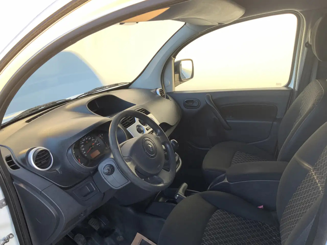 Renault Kangoo Express 1.5 dCi 70 Express Comfort Airco Trekhaak - Furgoneta pequeña: foto 4 Renault Kangoo Express 1.5 dCi 70 Express Comfort Airco Trekhaak - Furgoneta pequeña: foto 4