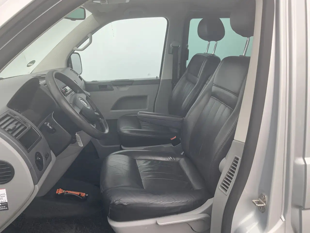 Volkswagen T5 Transporter 2.5 TDI 340 Automaat Trendline Dub Cab 5 Zits Leer - Furgoneta combi: foto 5 Volkswagen T5 Transporter 2.5 TDI 340 Automaat Trendline Dub Cab 5 Zits Leer - Furgoneta combi: foto 5