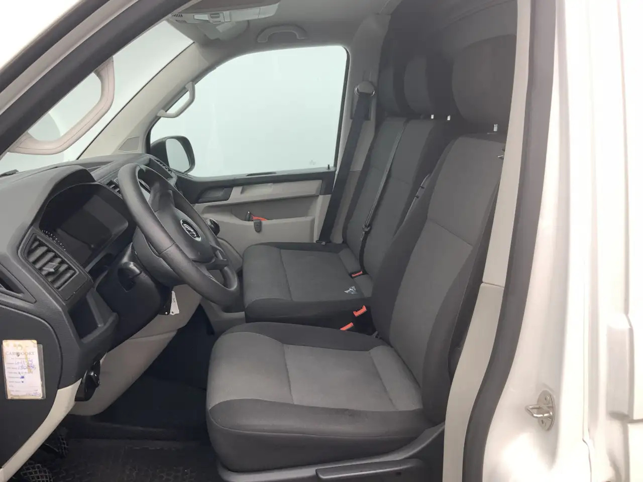 Volkswagen T6 Transporter 2.0 TDI L2H1 Airco Navi 3 Zits Alu Velg Euro 6 - Furgón: foto 4 Volkswagen T6 Transporter 2.0 TDI L2H1 Airco Navi 3 Zits Alu Velg Euro 6 - Furgón: foto 4