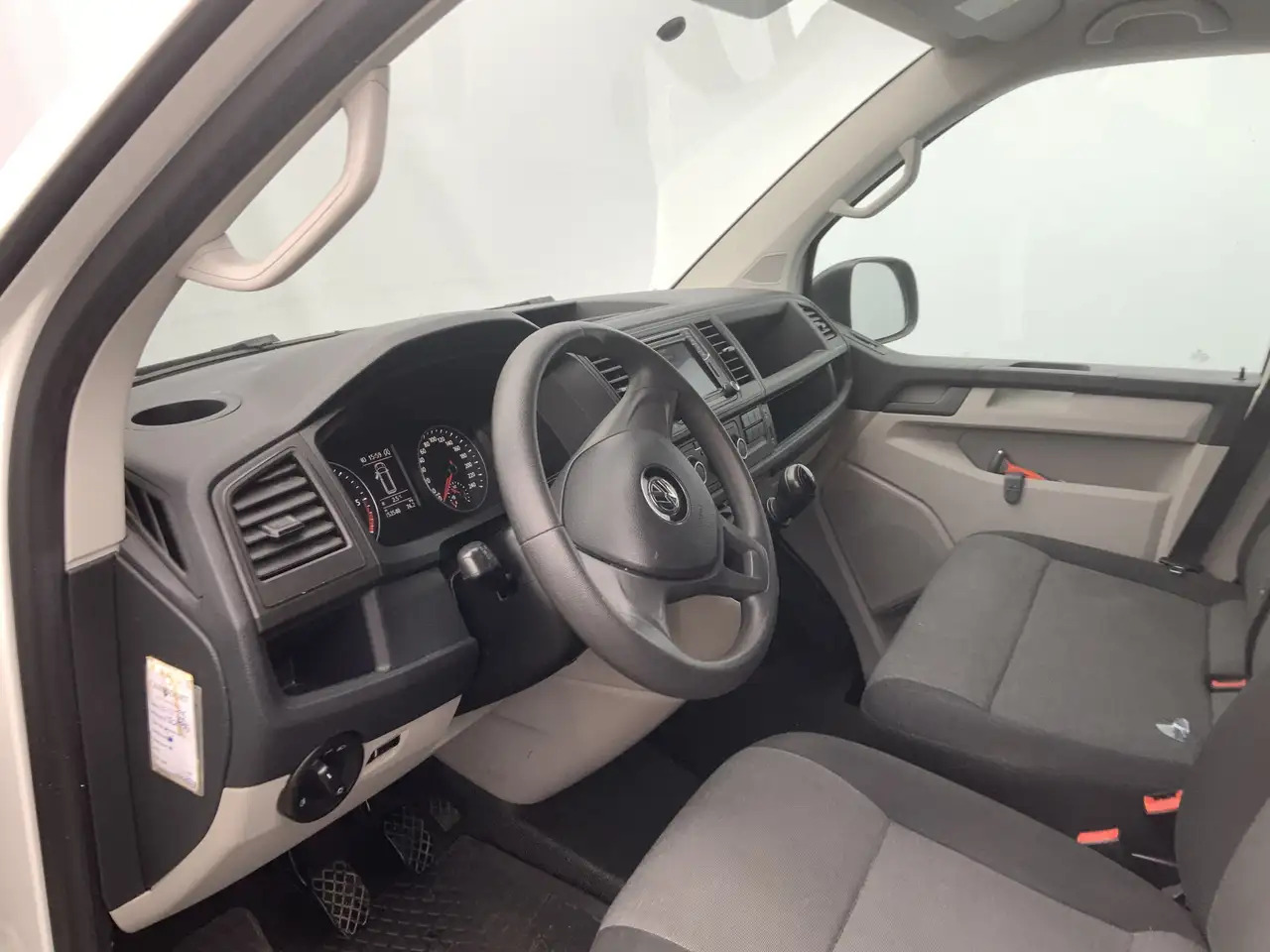 Volkswagen T6 Transporter 2.0 TDI L2H1 Airco Navi Trekhaak 2200 kg 3 Zits Al - Furgón: foto 5 Volkswagen T6 Transporter 2.0 TDI L2H1 Airco Navi Trekhaak 2200 kg 3 Zits Al - Furgón: foto 5