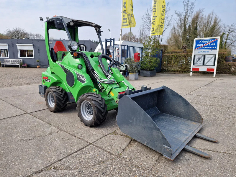 Avant M523 met 317 uur, in nieuwstaat!! - Minicargadora de cadenas: foto 2 Avant M523 met 317 uur, in nieuwstaat!! - Minicargadora de cadenas: foto 2