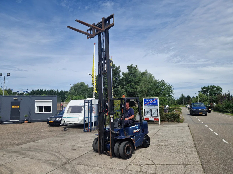 Carretilla elevadora diésel Caterpillar DP25K met breed vorkenbord: foto 17 Carretilla elevadora diésel Caterpillar DP25K met breed vorkenbord: foto 17