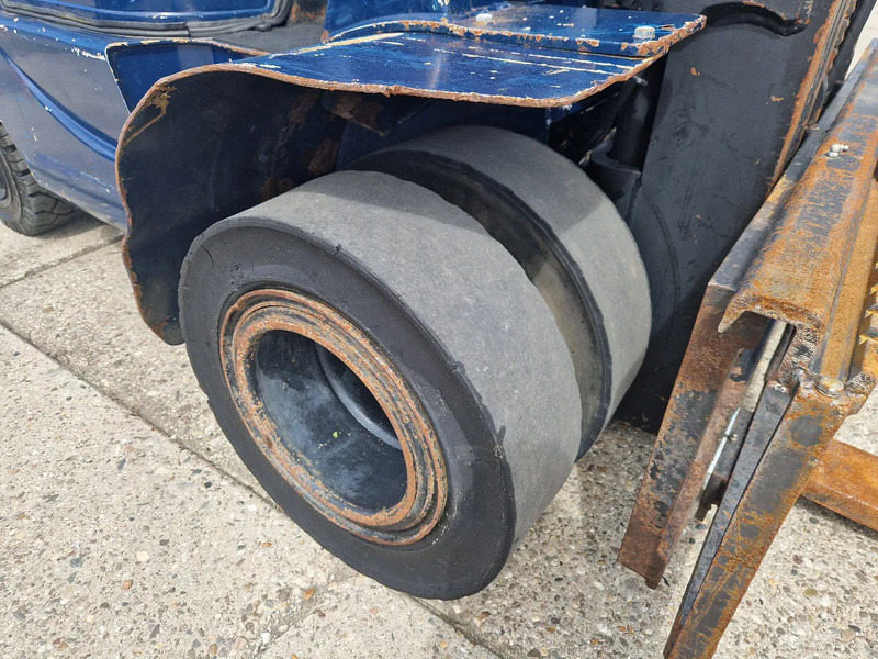 Carretilla elevadora diésel Caterpillar DP25K met breed vorkenbord: foto 12 Carretilla elevadora diésel Caterpillar DP25K met breed vorkenbord: foto 12