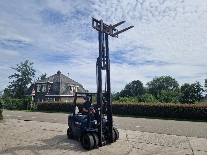 Carretilla elevadora diésel Caterpillar DP25K met breed vorkenbord: foto 16 Carretilla elevadora diésel Caterpillar DP25K met breed vorkenbord: foto 16