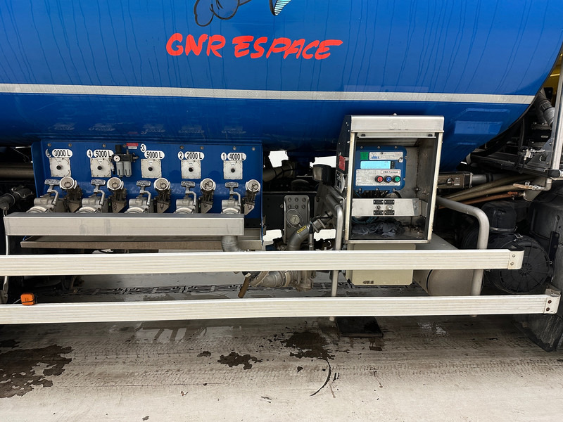 MAN TGM 26.340 - Camión cisterna: foto 5 MAN TGM 26.340 - Camión cisterna: foto 5