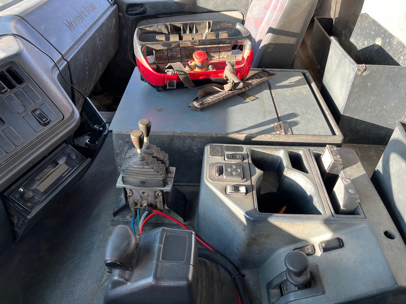 Camión volquete, Camión grúa Mercedes-Benz Actros 2031 - 4x4: foto 12 Camión volquete, Camión grúa Mercedes-Benz Actros 2031 - 4x4: foto 12