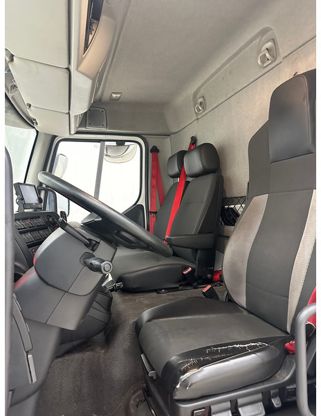 Camión caja cerrada Renault D12: foto 15 Camión caja cerrada Renault D12: foto 15