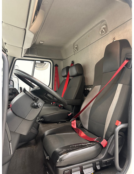 Camión caja cerrada Renault D12: foto 13 Camión caja cerrada Renault D12: foto 13