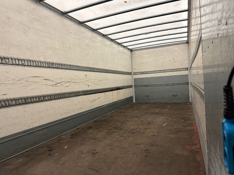 Camión caja cerrada Renault D12: foto 6 Camión caja cerrada Renault D12: foto 6