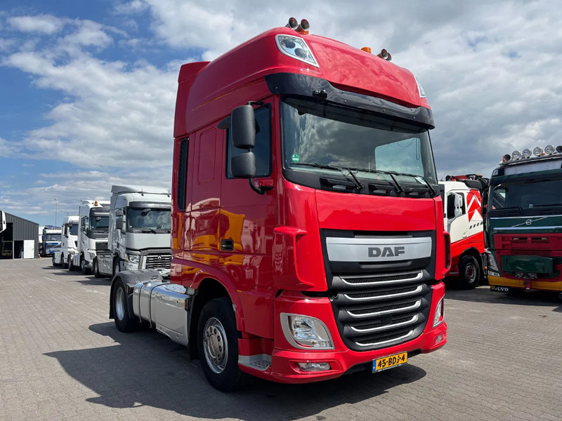 DAF XF 460 Super Spacecab Euro 6 - Cabeza tractora: foto 2 DAF XF 460 Super Spacecab Euro 6 - Cabeza tractora: foto 2