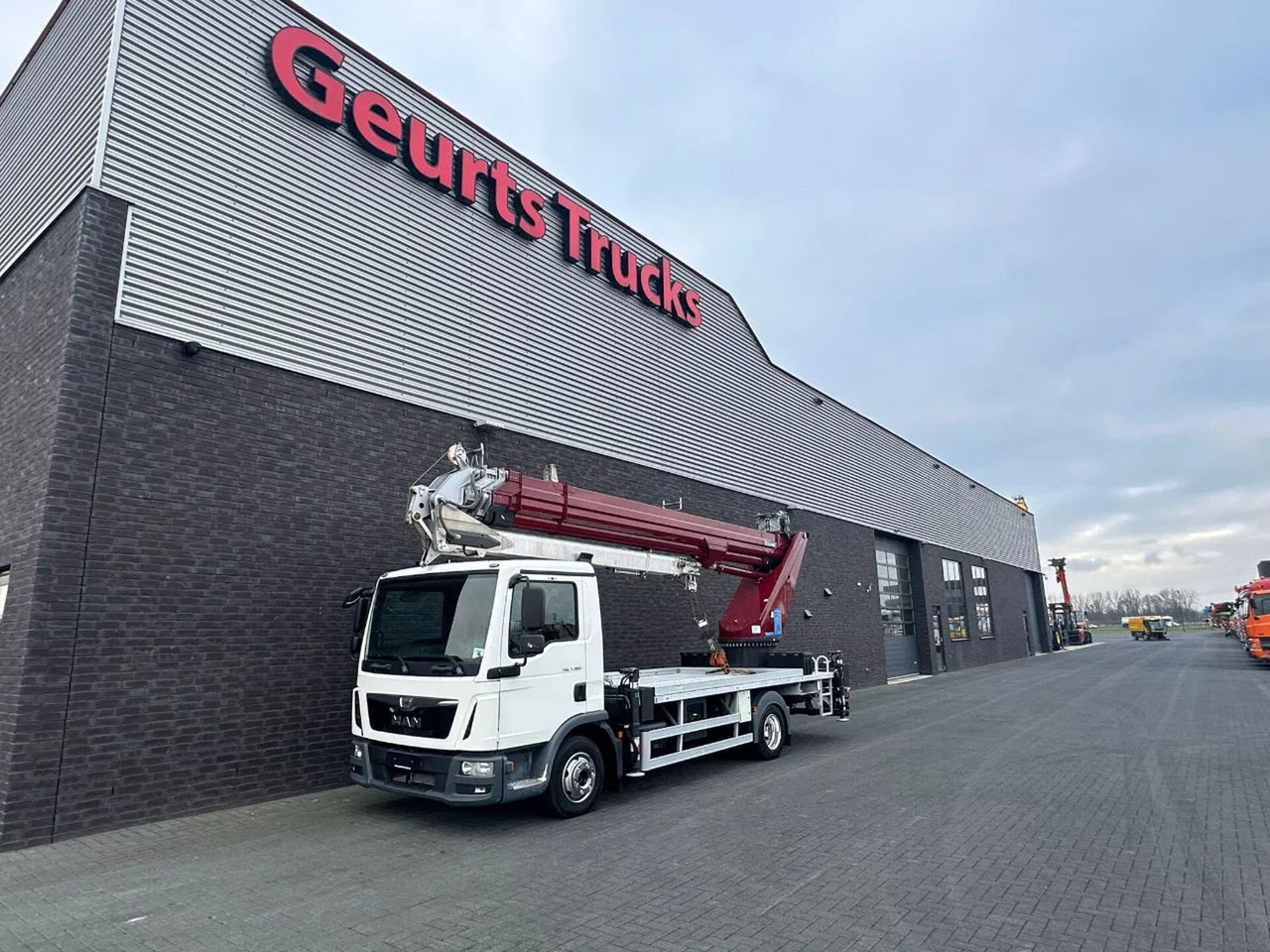 MAN TGL 7.180 4X2 BB BOCKER AK37/4000 + JIB MONTAGEK - Autogrúa: foto 3 MAN TGL 7.180 4X2 BB BOCKER AK37/4000 + JIB MONTAGEK - Autogrúa: foto 3