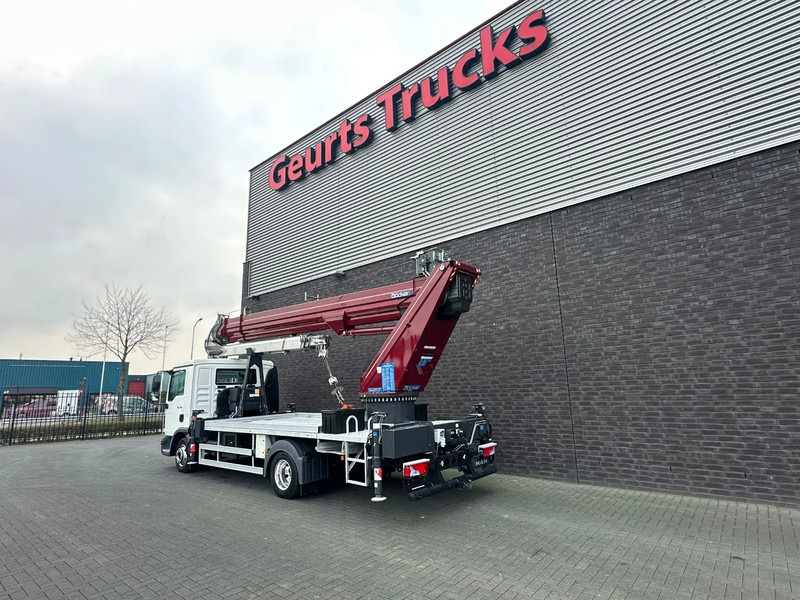 MAN TGL 7.180 4X2 BB BOCKER AK37/4000 + JIB MONTAGEKRAN/DACHDECKERKRAN/ROOFCRANE/KRAAN/KRAN/GRUA - Camión grúa: foto 4 MAN TGL 7.180 4X2 BB BOCKER AK37/4000 + JIB MONTAGEKRAN/DACHDECKERKRAN/ROOFCRANE/KRAAN/KRAN/GRUA - Camión grúa: foto 4