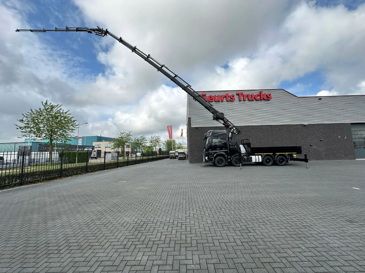 Mercedes-Benz Arocs 3251 8X4 + HIAB 1058 E-8 + JIB 150X-6 JDC - Camión grúa: foto 4 Mercedes-Benz Arocs 3251 8X4 + HIAB 1058 E-8 + JIB 150X-6 JDC - Camión grúa: foto 4