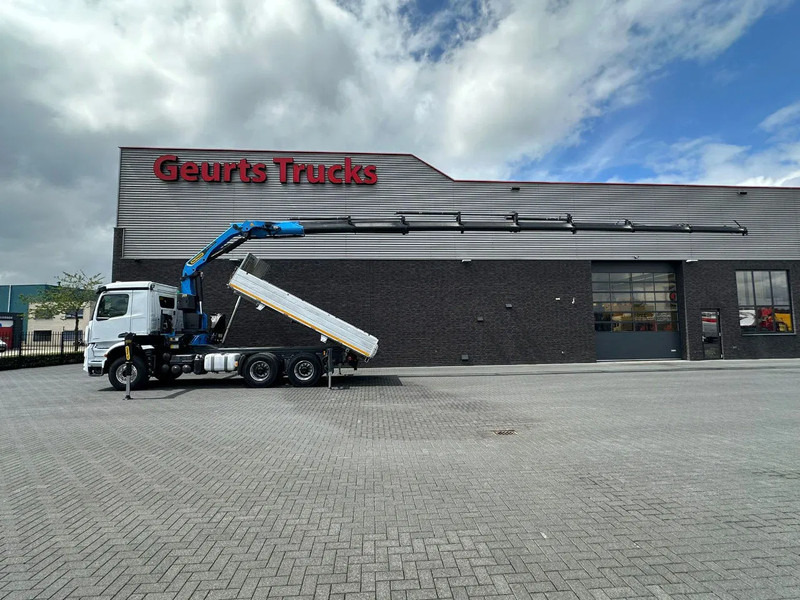 Mercedes-Benz Arocs 3351 963-2-E 6X4 KIPPER / TIPPER + PALFINGER PK30.002 TEC7 KRAAN / KRAN / CRANE / GRUA - Camión grúa: foto 4 Mercedes-Benz Arocs 3351 963-2-E 6X4 KIPPER / TIPPER + PALFINGER PK30.002 TEC7 KRAAN / KRAN / CRANE / GRUA - Camión grúa: foto 4