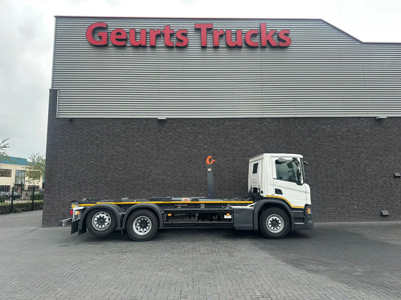 Scania P280 6X2 + AJK/1924 HLF20-6430 HAAKARMSYSTEEM / ABROLLKIPPER / HOOKLIFT - Camión multibasculante: foto 4 Scania P280 6X2 + AJK/1924 HLF20-6430 HAAKARMSYSTEEM / ABROLLKIPPER / HOOKLIFT - Camión multibasculante: foto 4