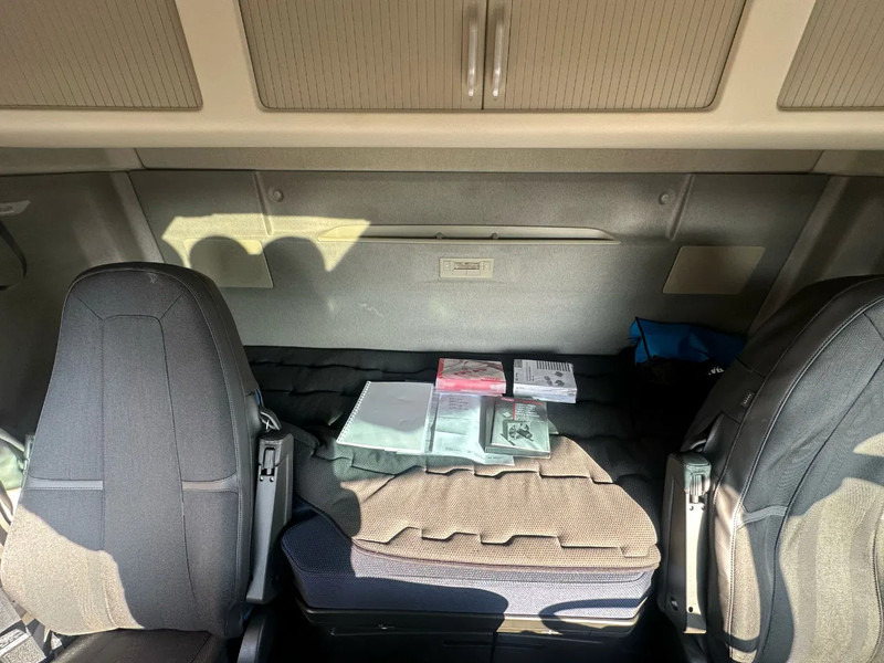 Arrendamiento de Volvo FH 500 8X4 RF-RT40G FASSI F1450R.2.8 + JIB L826 KRAAN/KRAN/CRANE/GRUA Volvo FH 500 8X4 RF-RT40G FASSI F1450R.2.8 + JIB L826 KRAAN/KRAN/CRANE/GRUA: foto 19