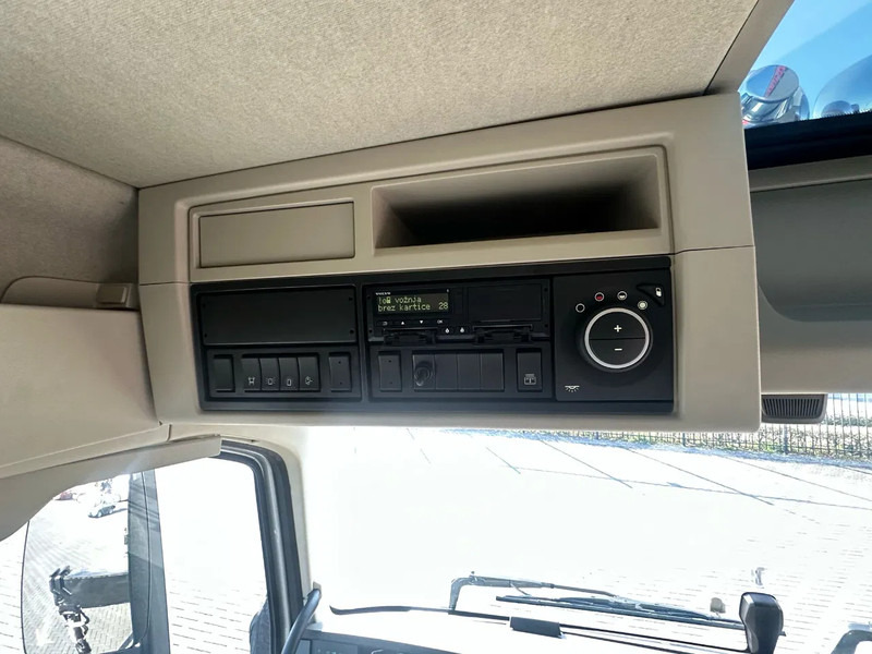 Arrendamiento de Volvo FH 500 8X4 RF-RT40G FASSI F1450R.2.8 + JIB L826 KRAAN/KRAN/CRANE/GRUA Volvo FH 500 8X4 RF-RT40G FASSI F1450R.2.8 + JIB L826 KRAAN/KRAN/CRANE/GRUA: foto 20