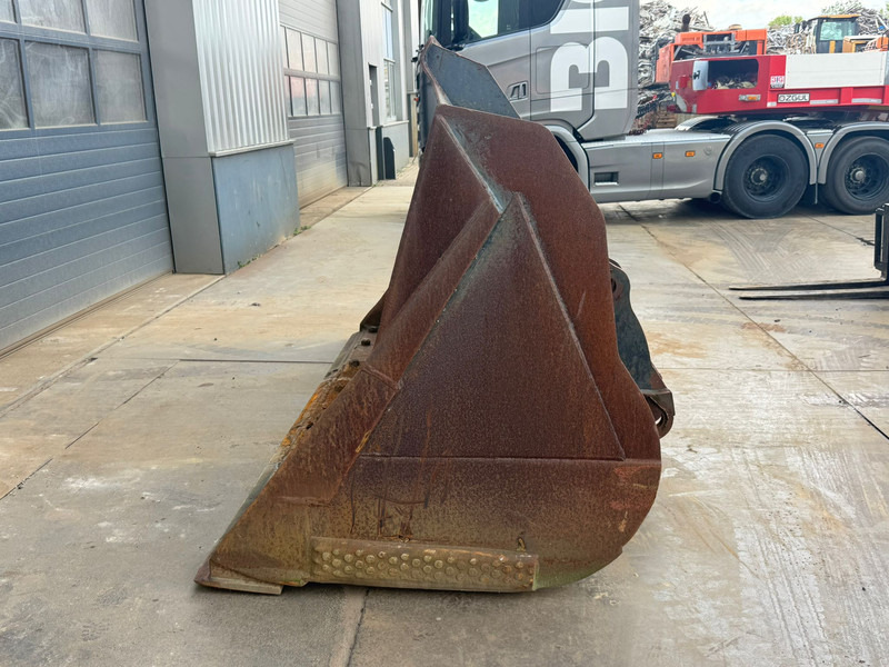 Volvo 4.2 m3 - Cazo: foto 2 Volvo 4.2 m3 - Cazo: foto 2