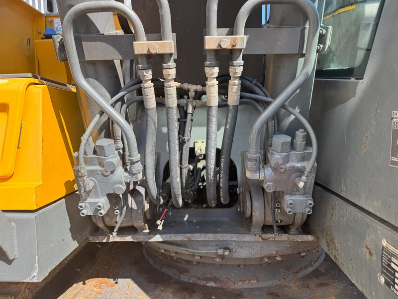 Excavadora de cadenas Volvo EC220EL: foto 12