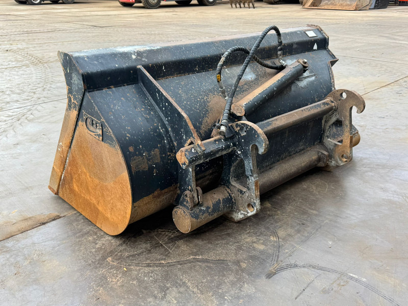 ZFE Side-Tilting bucket - Cazo: foto 5 ZFE Side-Tilting bucket - Cazo: foto 5
