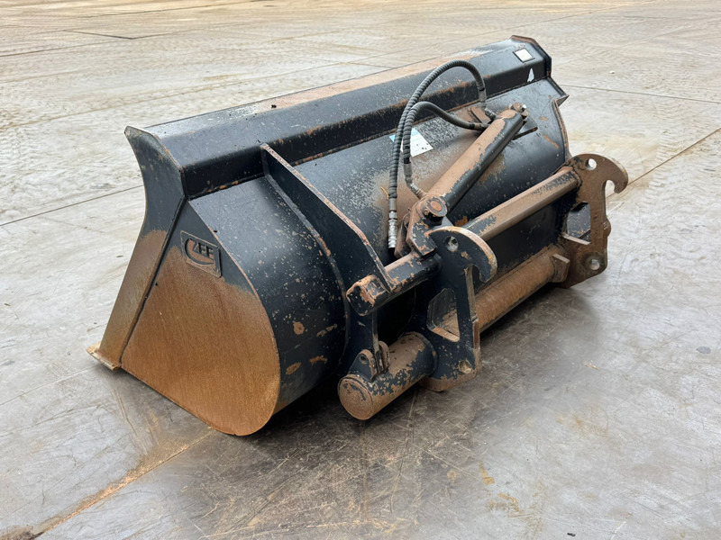ZFE Side-Tilting bucket - Cazo: foto 5 ZFE Side-Tilting bucket - Cazo: foto 5