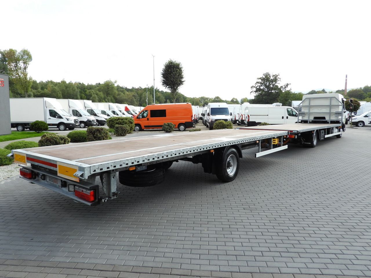 DAF LF 230 CONTAINER CARRIER PLATFORM + TRAILER WEBASTO CRUISE CONTROL LED LIGHTS PNEUMATICS AUTOMATIC TRANSMISSION TWIN WHEELS AIR CONDITIONING 230HP - Camión caja abierta: foto 3 DAF LF 230 CONTAINER CARRIER PLATFORM + TRAILER WEBASTO CRUISE CONTROL LED LIGHTS PNEUMATICS AUTOMATIC TRANSMISSION TWIN WHEELS AIR CONDITIONING 230HP - Camión caja abierta: foto 3