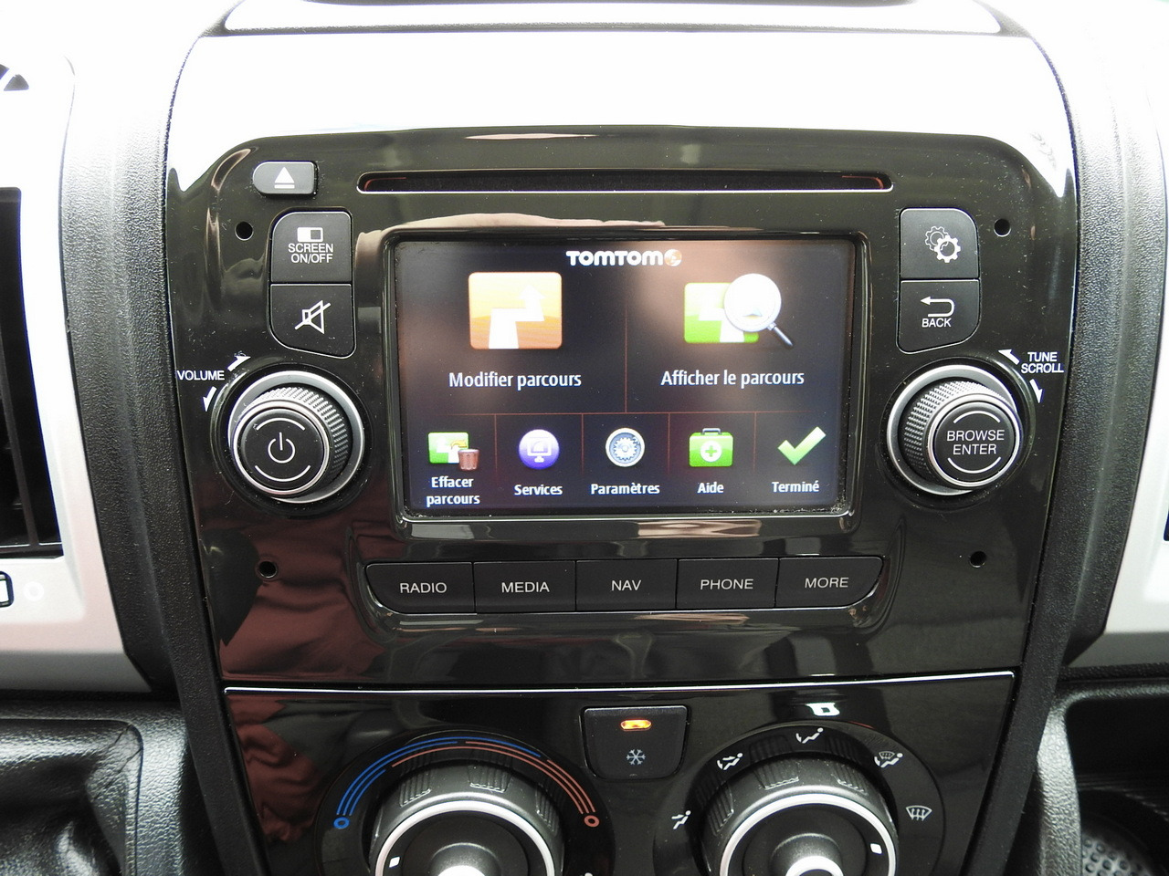 Furgoneta caja cerrada FIAT DUCATO BOX LIFT 8 PALLETS CRUISE CONTROL NAVIGATION AIR CONDITIONING LED LIGHTS  130HP: foto 35