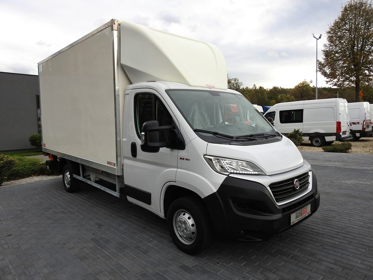 FIAT DUCATO BOX LIFT 8 PALLETS CRUISE CONTROL NAVIGATION AIR CONDITIONING LED LIGHTS  130HP - Furgoneta caja cerrada: foto 4 FIAT DUCATO BOX LIFT 8 PALLETS CRUISE CONTROL NAVIGATION AIR CONDITIONING LED LIGHTS  130HP - Furgoneta caja cerrada: foto 4
