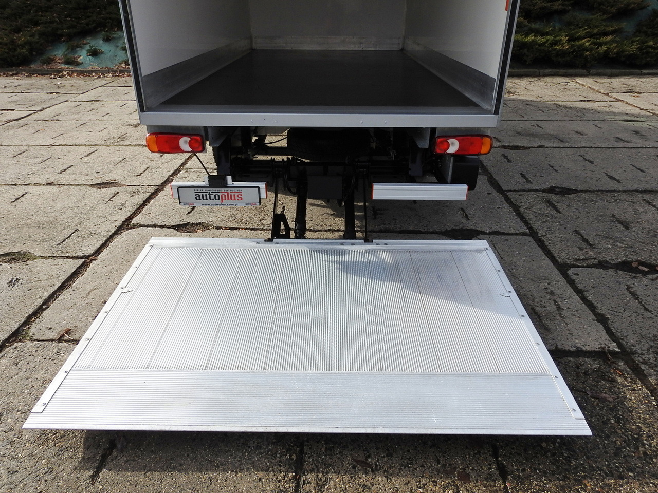 Furgoneta caja cerrada FIAT DUCATO BOX LIFT 8 PALLETS CRUISE CONTROL NAVIGATION AIR CONDITIONING LED LIGHTS  130HP: foto 24