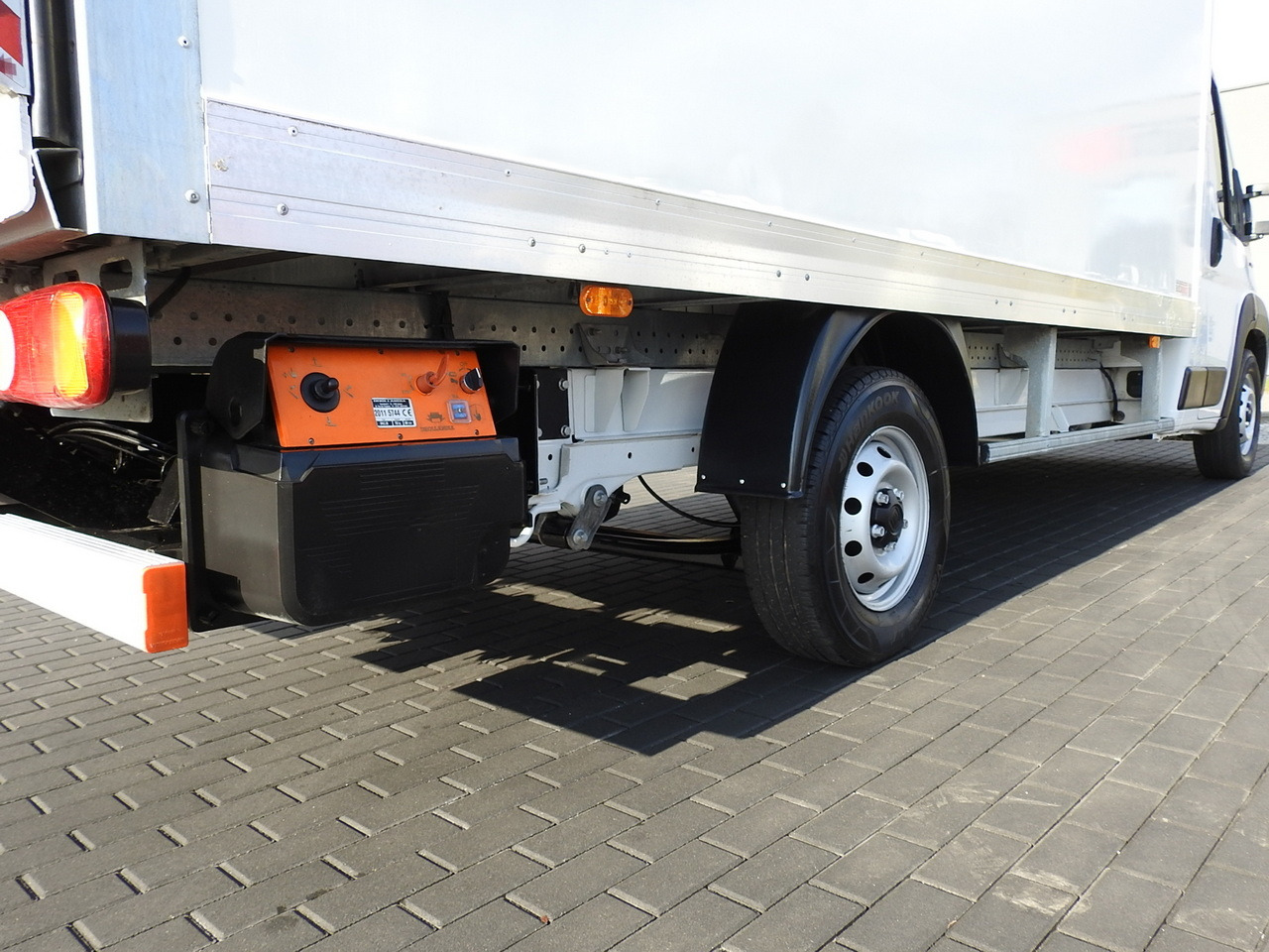 Furgoneta caja cerrada FIAT DUCATO  BOX LIFT 8 PALLETS CRUISE CONTROL NAVIGATION LED LIGHTS AIR CONDITIONING  130HP: foto 16