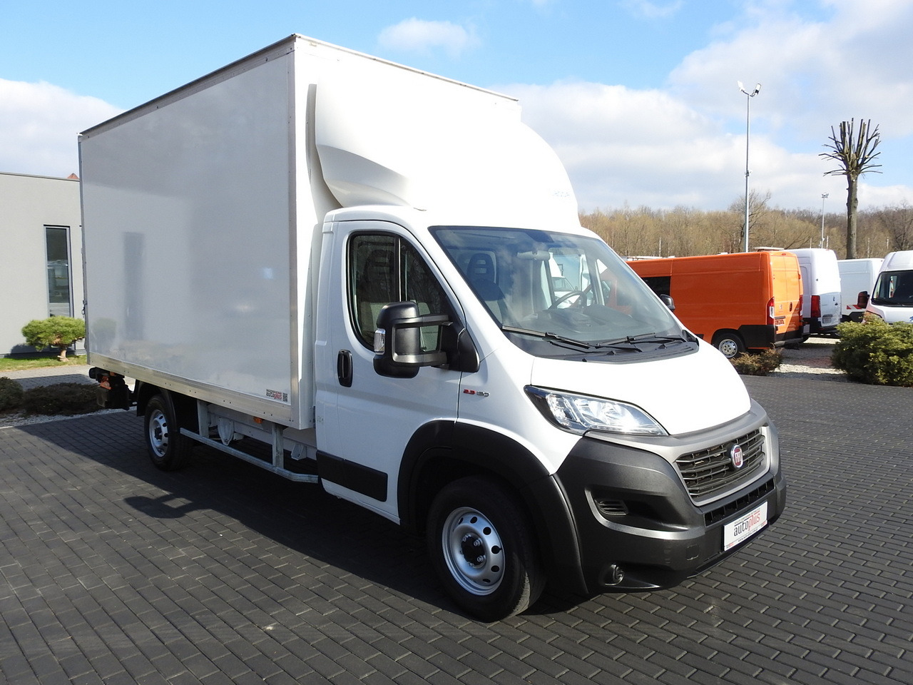 FIAT DUCATO BOX LIFT 8 PALLETS CRUISE CONTROL NAVIGATION LED LIGHTS AIR CONDITIONING 130HP - Furgoneta caja cerrada: foto 4 FIAT DUCATO BOX LIFT 8 PALLETS CRUISE CONTROL NAVIGATION LED LIGHTS AIR CONDITIONING 130HP - Furgoneta caja cerrada: foto 4