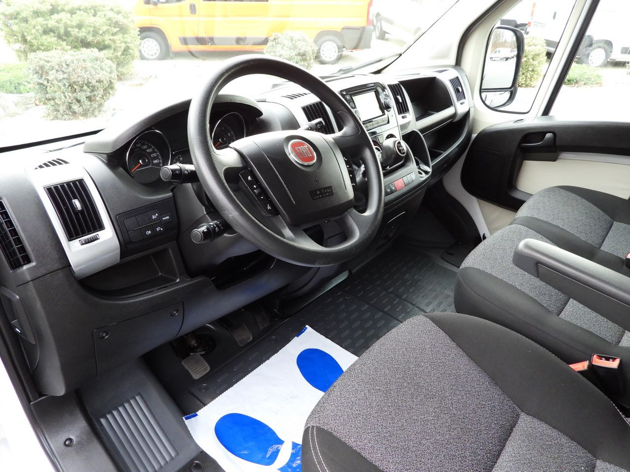 FIAT DUCATO BOX LIFT 8 PALLETS CRUISE CONTROL NAVIGATION LED LIGHTS AIR CONDITIONING 130HP - Furgoneta caja cerrada: foto 2 FIAT DUCATO BOX LIFT 8 PALLETS CRUISE CONTROL NAVIGATION LED LIGHTS AIR CONDITIONING 130HP - Furgoneta caja cerrada: foto 2