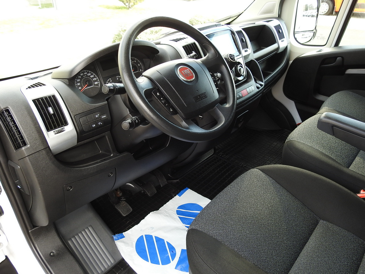 FIAT DUCATO BOX LIFT 8 PALLETS CRUISE CONTROL NAVIGATION LED LIGHTS AIR CONDITIONING 130HP - Furgoneta caja cerrada: foto 2 FIAT DUCATO BOX LIFT 8 PALLETS CRUISE CONTROL NAVIGATION LED LIGHTS AIR CONDITIONING 130HP - Furgoneta caja cerrada: foto 2