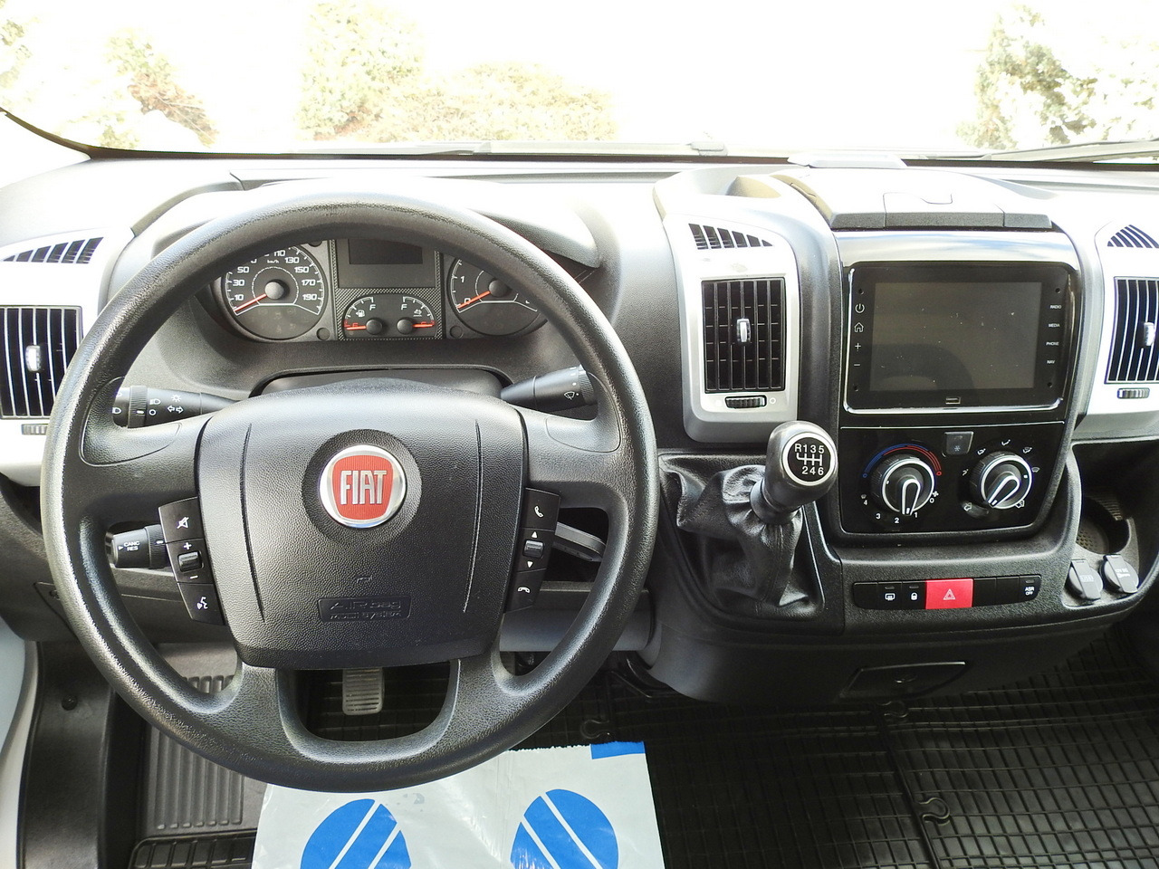 Furgoneta caja cerrada FIAT DUCATO  BOX LIFT 8 PALLETS CRUISE CONTROL NAVIGATION LED LIGHTS AIR CONDITIONING  130HP: foto 27