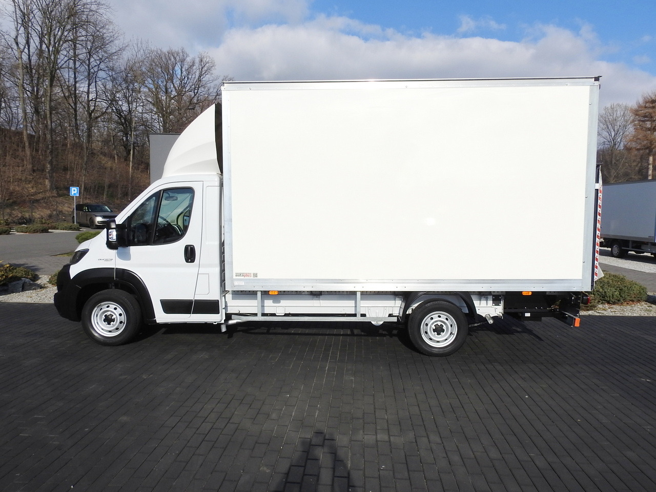 Furgoneta caja cerrada FIAT DUCATO  BOX LIFT 8 PALLETS CRUISE CONTROL NAVIGATION LED LIGHTS AIR CONDITIONING  130HP: foto 8