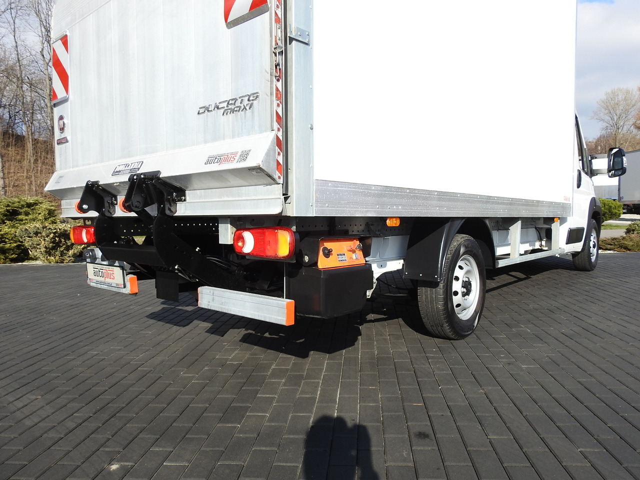 Furgoneta caja cerrada FIAT DUCATO  BOX LIFT 8 PALLETS CRUISE CONTROL NAVIGATION LED LIGHTS AIR CONDITIONING  130HP: foto 23