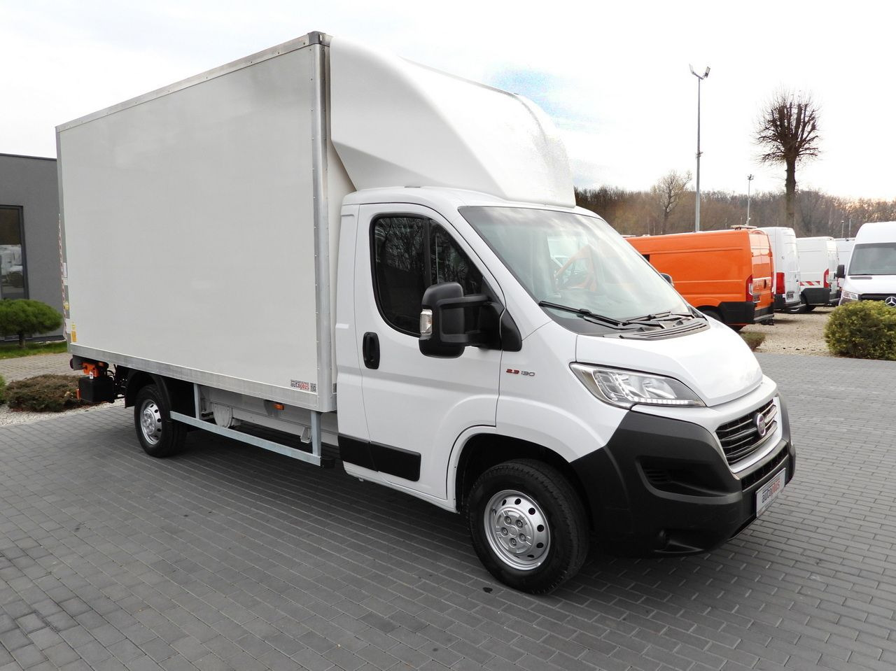 FIAT DUCATO BOX LIFT 8 PALLETS CRUISE CONTROL NAVIGATION LED LIGHTS AIR CONDITIONING 130HP - Furgoneta caja cerrada: foto 4 FIAT DUCATO BOX LIFT 8 PALLETS CRUISE CONTROL NAVIGATION LED LIGHTS AIR CONDITIONING 130HP - Furgoneta caja cerrada: foto 4
