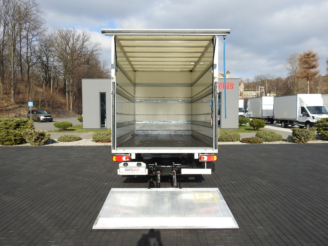 Furgoneta caja cerrada FIAT DUCATO  BOX LIFT 8 PALLETS CRUISE CONTROL NAVIGATION LED LIGHTS AIR CONDITIONING  130HP: foto 11