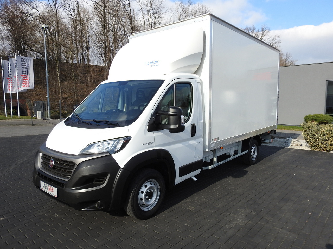 Furgoneta caja cerrada FIAT DUCATO  BOX LIFT 8 PALLETS CRUISE CONTROL NAVIGATION LED LIGHTS AIR CONDITIONING  130HP: foto 6