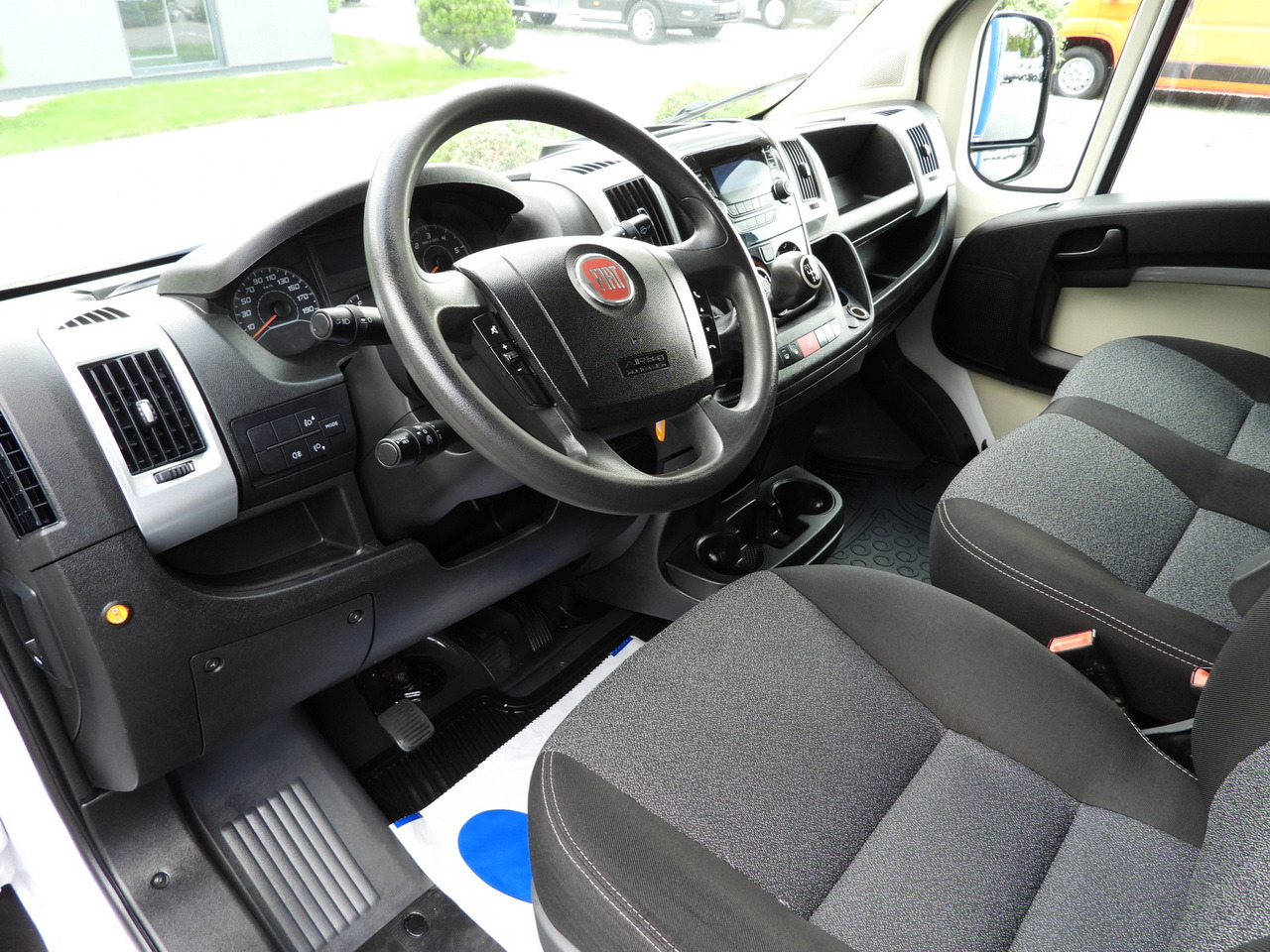 FIAT DUCATO TARPAULIN 10 PALLETS CRUISE CONTROL LED LIGHTS AIR CONDITIONING 180HP - Furgoneta con lona: foto 2 FIAT DUCATO TARPAULIN 10 PALLETS CRUISE CONTROL LED LIGHTS AIR CONDITIONING 180HP - Furgoneta con lona: foto 2